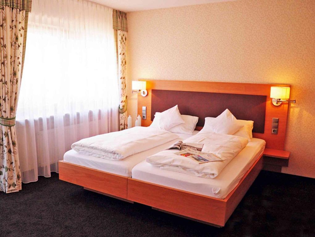 Landgasthof Zum Lamm Bahlingen  Rom bilde